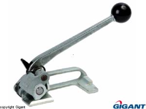 Strap adjuster for steel strap flat goods